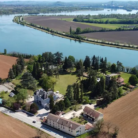 Domaine Des Cèdres - Logis Hôtel, Résidence, Et Insolites 3* Villebois