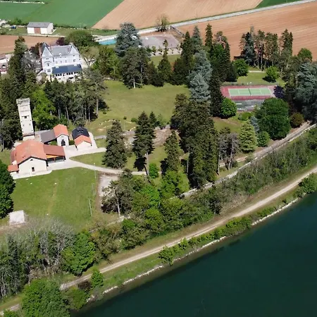 Domaine Des Cèdres - Logis Hôtel, Résidence, Et Insolites Villebois
